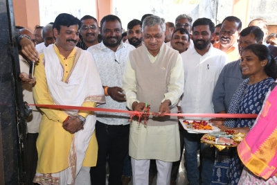 મંત્રી  કુંવરજીભાઈના હસ્તે આટકોટ ખાતે રૂ ૮૧ લાખના ખર્ચે નવનિર્મિત આયુષ્માન આરોગ્ય મંદિરના નવા બીલ્ડીંગનું લોકાર્પણ તથા ૨૦ બેડની આયુષ હોસ્પિટલ અનૅ રાજકોટ-આટકોટ રોડ રૂ. ૧૪૦ કરોડના ખર્ચે રી-કાર્પેટિંગ કરાશે કૅબનૅટ મંત્રી બાવળીયા