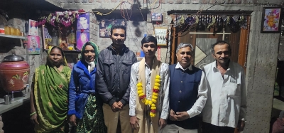 વિછીયા નું ગૌરવ સંઘર્ષથી સફળતા મજુરી કામ અને દાડીએ જતા કોળી પરિવારનો પુત્ર ધવલ સરકારી નોકરી મેળવી ક્લાર્ક બનતા પંચાળ વિકાસ બોર્ડ દ્વારા સન્માન