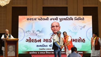 જાણીતા પત્રકાર અને સામાજિક ચળવળકાર જિગ્નેશ કાલાવડિયા  ગોલ્ડન ગાર્ડ એવોર્ડ થી સન્માનિત  સરદાર પટેલ ની 75 મી પુણ્યતિથિ નિમિત્તે કરમસદ ના સરદાર પટેલ મેમોરિયલ હોલ ખાતે સન્માન કરવામાં આવ્યું 