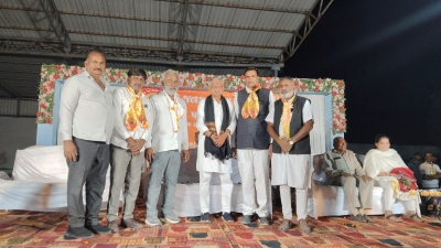 શિવ થી શિવ સુધીની પગપાળા યાત્રા  મોટા દડવા પહૉચતા મંત્રી બાવળીયાનુ ભવ્ય સ્વાગત કરાયું ભજન ભોજન સાથે રાત્રી રોકાણ કર્યું ઈશ્વરીયા કાનપર જસાપર બળધૉય સહિતના ગ્રામજનો ઉપસ્થિત રહ્યા