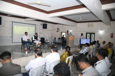 વિંછીયાના અમરાપુરમાં શ્રમ અને કૌશલ્ય વિકાસ મંત્રીનો ઉદ્યોગકારો સાથે સંવાદ ઉદ્યોગોને જરૂરી સ્કીલ્ડ સ્ટાફ મળી રહે તે માટે નવા કોર્સ શરૂ કરવા પર ભાર મુકાયો 