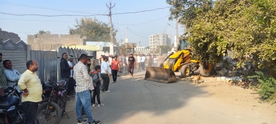 જસદણમાં બાયપાસ રોડ પર નદી કાંઠે નિર્માણાધીન રિવરફ્રન્ટના કામમાં નડતર રૂપ દબાણો હટાવાયા