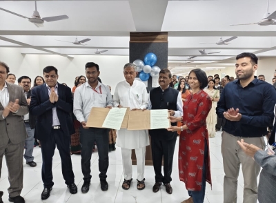 ગાંધીનગર ખાતે રોજગાર અને તાલીમ નિયામક કચેરીનું આધુનિકીકરણ થતા  મંત્રી કુંવરજીભાઈ બાવળીયા તથા કાંતિભાઈ અમૃતિયાના હસ્તે ઉદ્ઘાટન કરાયું