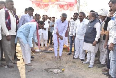 વિંછીયામાં મુખ્યમંત્રી ગ્રામ સડક યોજના અંતર્ગત કેબિનેટ મંત્રી કુંવરજીભાઈ બાવળીયાના હસ્તે ઢેઢુકી એપ્રોચ રોડનું ખાતમુહૂર્ત કરાયું 