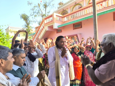 પાંચાળમાંથી હજારો શ્રદ્ધાળુઓની દ્વારકા પદયાત્રા શરૂ ,સતરંગ ધામથી મહંત પ્રેમજી ભગત અને વિનોદભાઈ વાલાણીએ ભક્તોને ખેસ પહેરાવી ભક્તિમય પ્રસ્થાન કરાવ્યું.