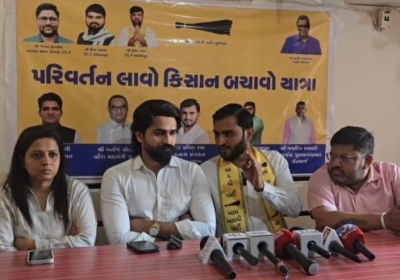 આમ આદમી પાર્ટી પ્રેરિત    વેરાવળ સોમનાથ થી ગાંધીનગર સુધી  પરિવર્તન લાવો કિસાન બચાવો યાત્રા અંગૅ જસદણમાં પ્રેસ કોન્ફરન્સ યૉજી આગામી રણનીતિ અંગે માહિતી આપી