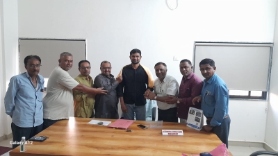 જસદણના અગ્રણી ડી કે પરમાર ની આગેવાનીમાં અનુસૂચિત જાતિના આગેવાનોએ પાલિકા પ્રમુખ જીતેન્દ્ર છાયાણીની શુભેચ્છા મુલાકાત લીધી