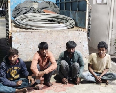 વિંછીયાના લાલાવદરની સીમમાંથી વાયર ચોરનાર ટોળકી ઝડપાઈ અંજારના સૂત્રધાર અને બોટાદ પંથકના ત્રણ સાગીરતોને ઝડપી - ૩.૨૮ લાખનો મુદામાલ કબ્જે કર્યો 