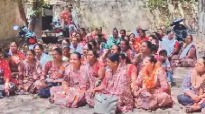 જસદણમાં  પગાર વધારા  પડતર બિલોની માંગ સાથે તાલુકાની 151 બહેનો દ્વારા આંગણવાડીને તાળાંબંધી હલ્લાબોલ સુત્રોચ્ચાર સાથે મેદાને