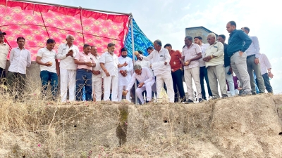 રાજકોટ તાલુકાના નાકરાવાડી ગામ ખાતે રૂ. ૯.૪૯ કરોડના ખર્ચે જળાશયોને નર્મદાના નીરથી ભરવાના કાર્યનું ખાતમુહૂર્ત સૌની યોજના થકી ઘરે ઘરે પીવાના પાણી પહોંચાડ્યા છે  મંત્રી કુંવરજીભાઈ 