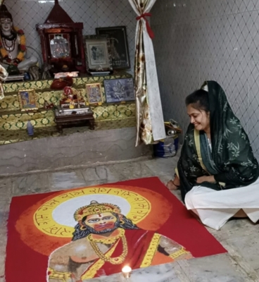 જસદણના રોકડિયા હનુમાનજી મંદિરે  હનુમાન જન્મ જયંતીની આસ્થા ભક્તિ ભજન સાથે ઉજવણી કરવામાં આવી 