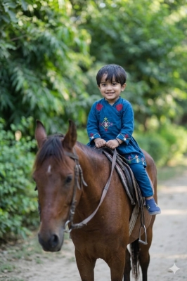 જસદણ ડાયમંડ એ,સો,ના પ્રમુખ પી,વી, ભાયાણી ના પૌત્ર માધવનના જન્મદિનૅ  પક્ષી ને ચણ ગાયોને ચારો જેવા ધાર્મિક કાર્ય સાથે  ઉજવણી