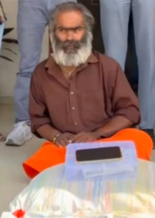 આટકોટમાં SOGનૉ દરોડો ગુંદાળા ચોકડી પાસેથી ૮.૫ કિલો ગાંજાના જથ્થા સાથે સાધુના સ્વાંગમાં ફરતો રીઢો શખસ ઝબ્બે