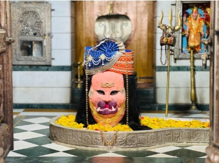 જસદણ નજીકના શ્રીઘેલા  સોમનાથ દાદાને ભગવાન નરસિંહ નો મનોહર શણગાર