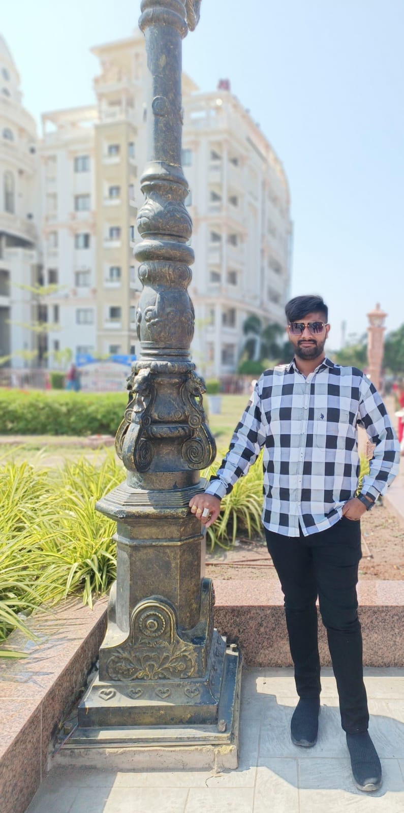 જસદણના નારી અવાજ ન્યુઝ ના પત્રકાર હિરેન ખેરડીયા નૉ આજૅ જન્મદિવસ શુભેચ્છાઓ નો વરસાદ