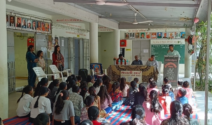 જસદણમાં ભવાની આર્ટ દ્વારા ફ્રી પેઇન્ટિંગ અને કલા માર્ગદર્શન કેમ્પમાં જિલ્લા કલા શિક્ષણ સંઘના પ્રમુખ ઉપસ્થિત રહ્યા