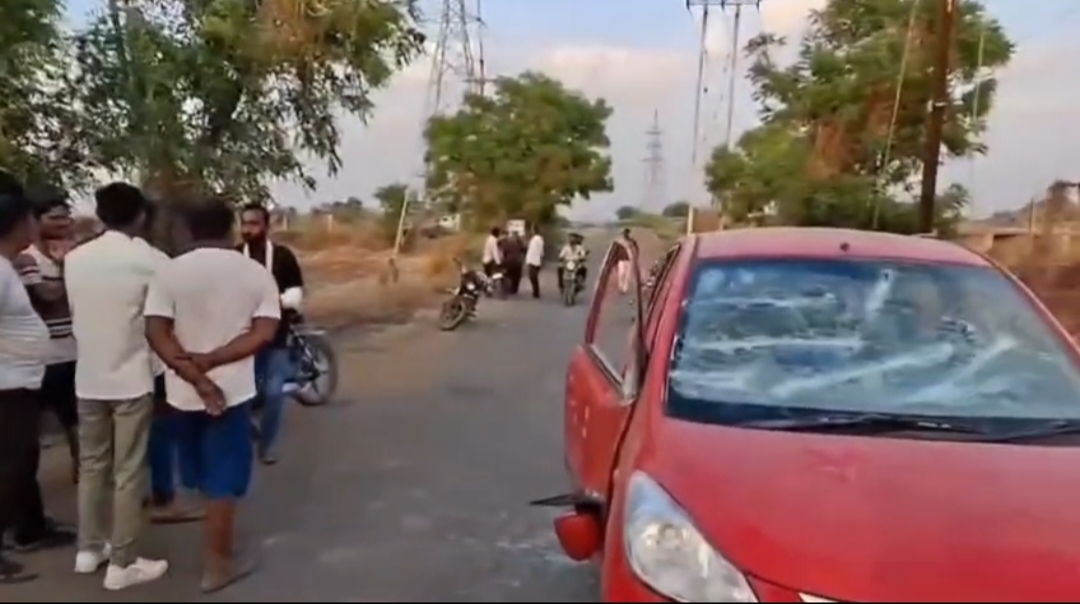 અમરેલીના બાબરામાં સમી સાંજે તીક્ષ્ણ હથિયારથી વિંછીયાના ફુલઝરના યુવકની હત્યા કરીયાણા રોડ પરથી લાશ અને કાર મળી