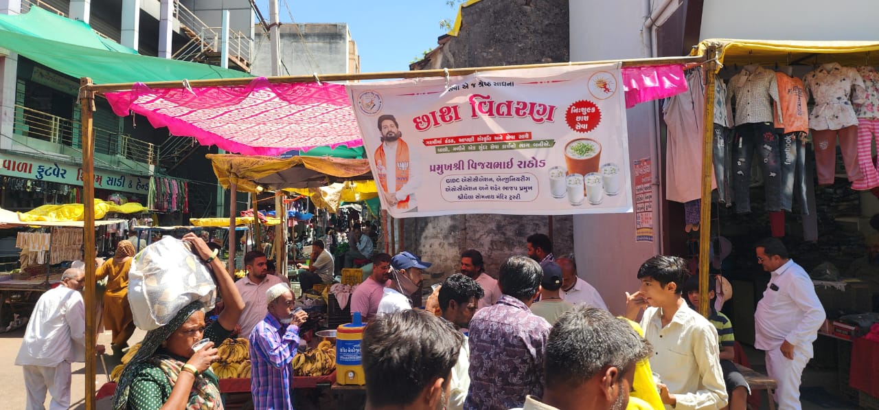 શ્રીઘેલા સોમનાથ મંદિરના ટ્રસ્ટી વિજય રાઠોડ દ્વારા આગ જરતા તાપમા કલેજાનૅ ટાઢક આપતી  ઠંડી મસાલા છાસનું વિતરણ