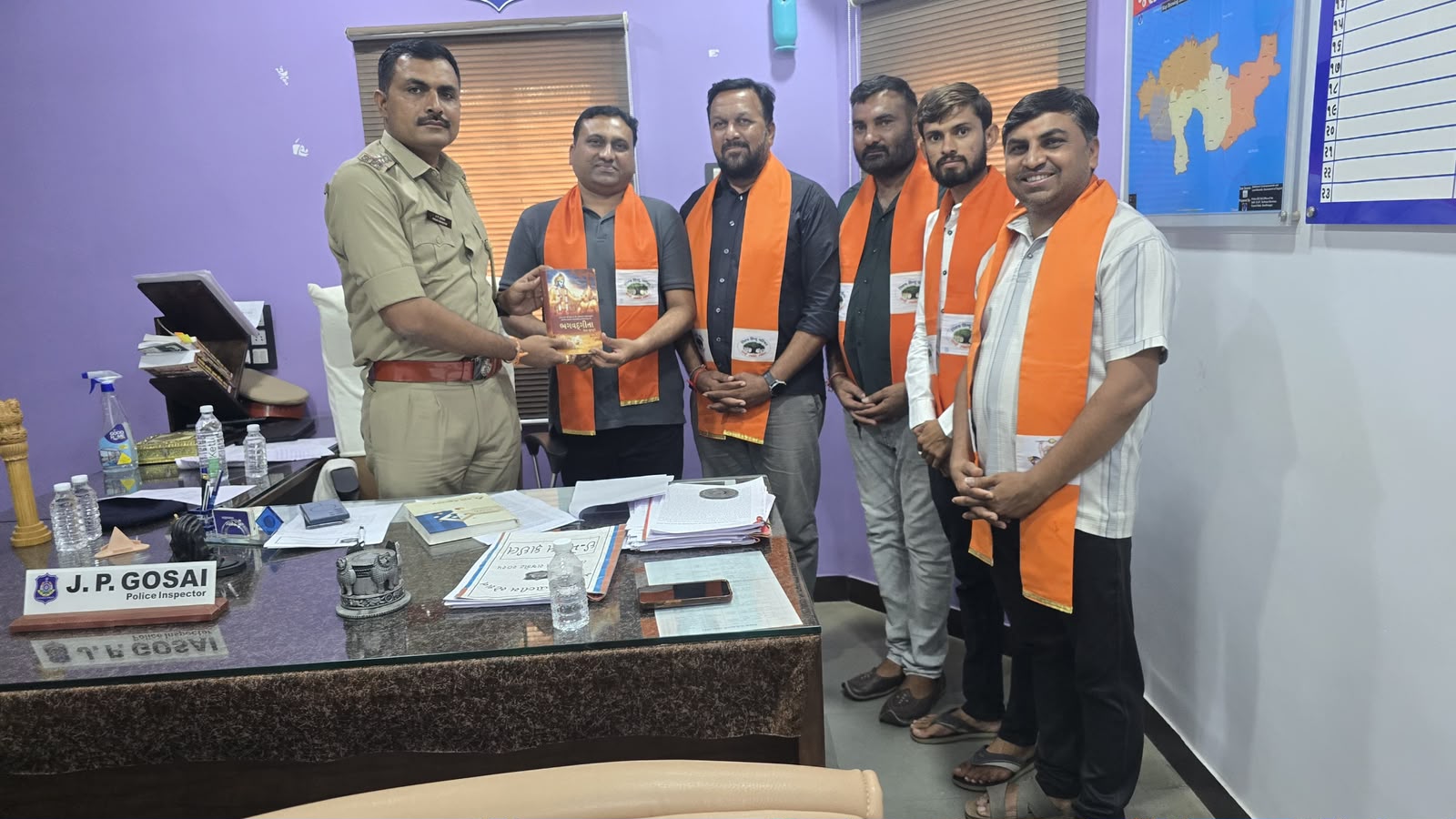 વિશ્વ હિન્દુ પરિષદ અને બજરંગ દળના હૉદૅદારૉ દ્વારા  જસદણ  પી,આઈ, કે, પી, ગોસાઈ ની શુભેચ્છા મુલાકાત લીધી