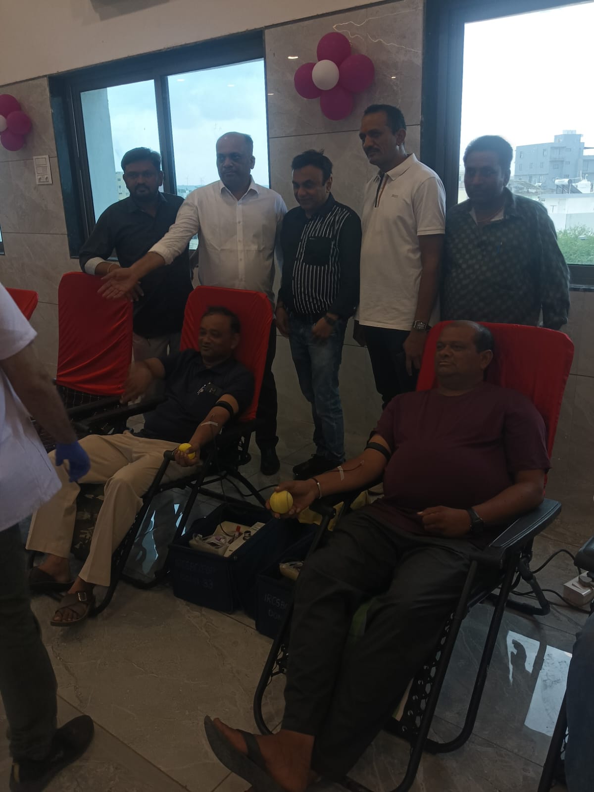 જસદણ પાટીદાર ભવન ખાતે નરેશ પટેલના જન્મદિનને  યૉજાયૅલ મેગા રક્તદાન કેમ્પમાં 104 બોટલ રક્ત એકત્રિત યુવાનો ઉત્સાહભેર ઉમટ્યા