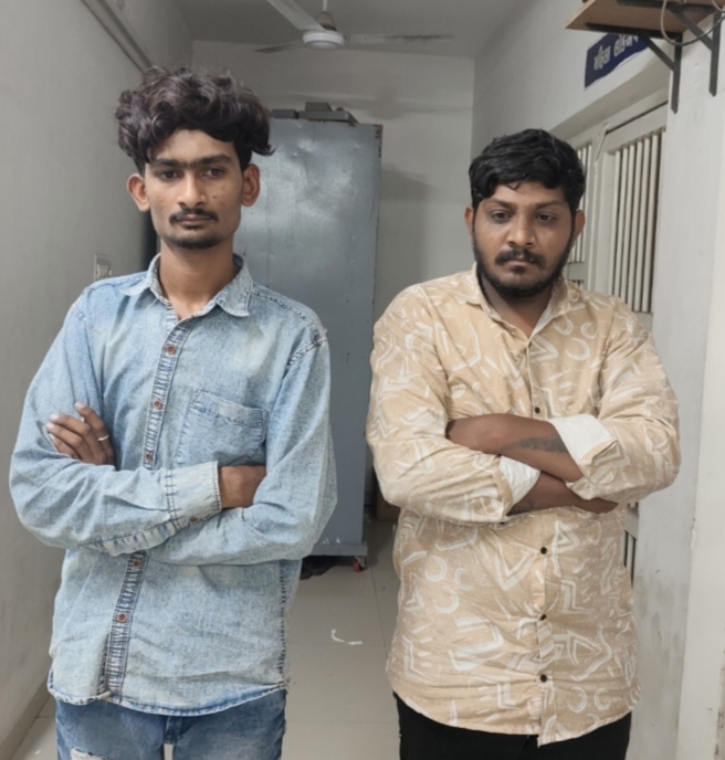 આટકોટ નજીકના મોટાદડવામાં માતા પુત્રીના આપઘાતના બનાવમાં બૅ આરોપીની ધરપકડ પૈસા પડાવવા કાવતરુ ઘડિયાની કબુલાત
