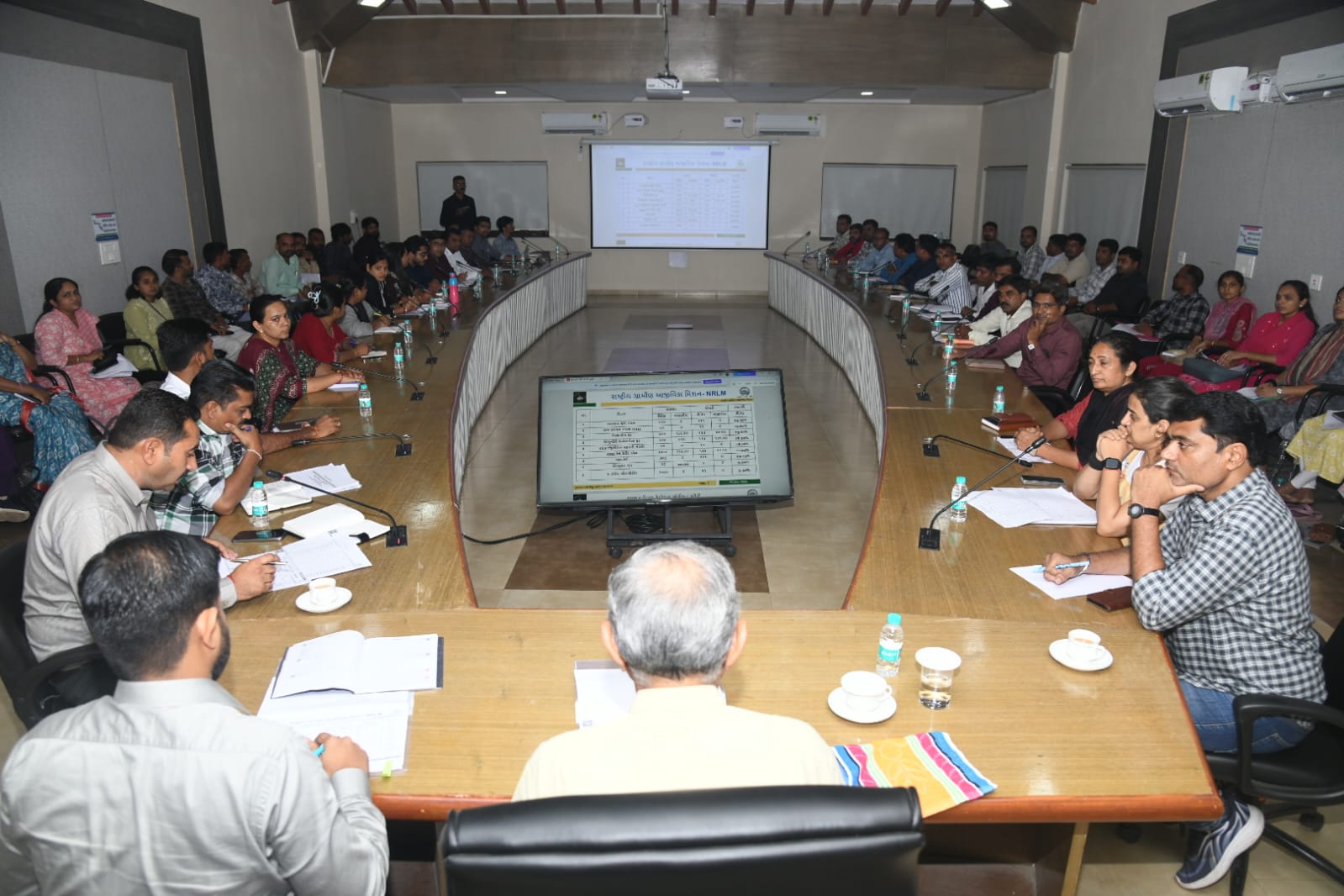 રાજકોટ જિલ્લા ગ્રામ વિકાસ એજન્સીની બેઠક મળી જસદણ ગોંડલ ગ્રામ્ય વિસ્તારમાં ૧૧,મંગલમ ગ્રામ હાટ શરૂ થશે મંત્રી બાવળીયા