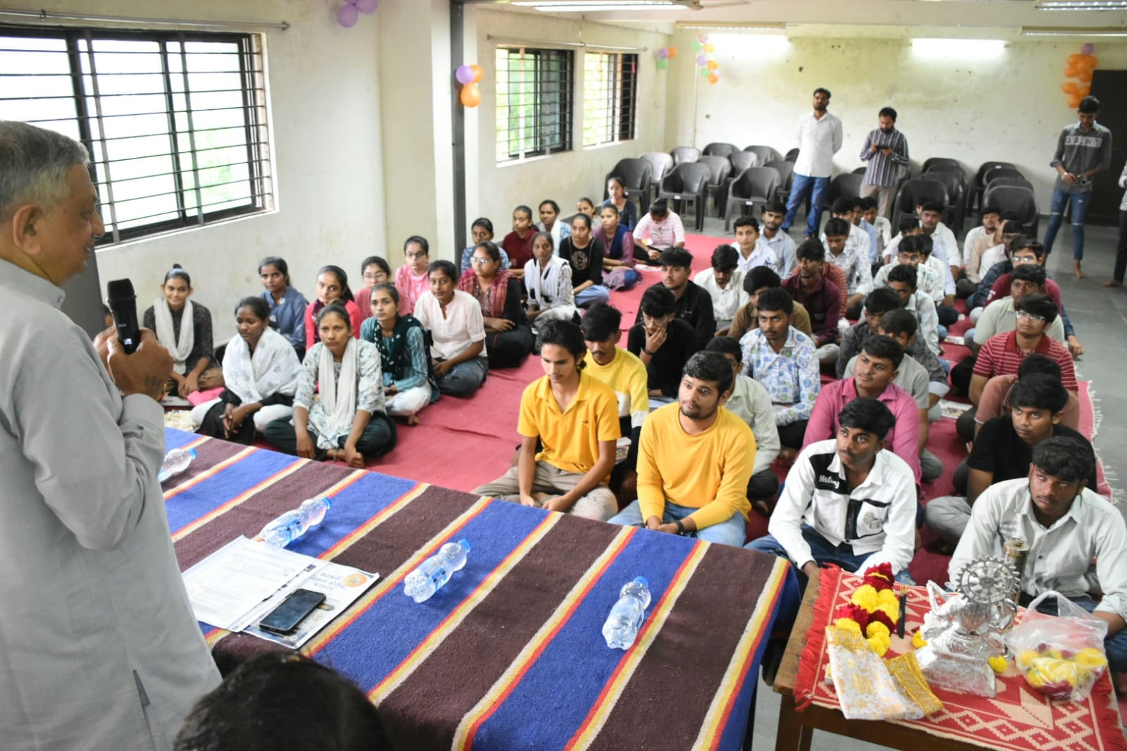જસદણની સરકારી આર્ટસ અને કોમર્સ વિજ્ઞાન પ્રવાહની કોલેજમાં મંત્રી કુંવરજીભાઈ બાવળીયા નો સત્કાર સમારોહ યોજાયો 