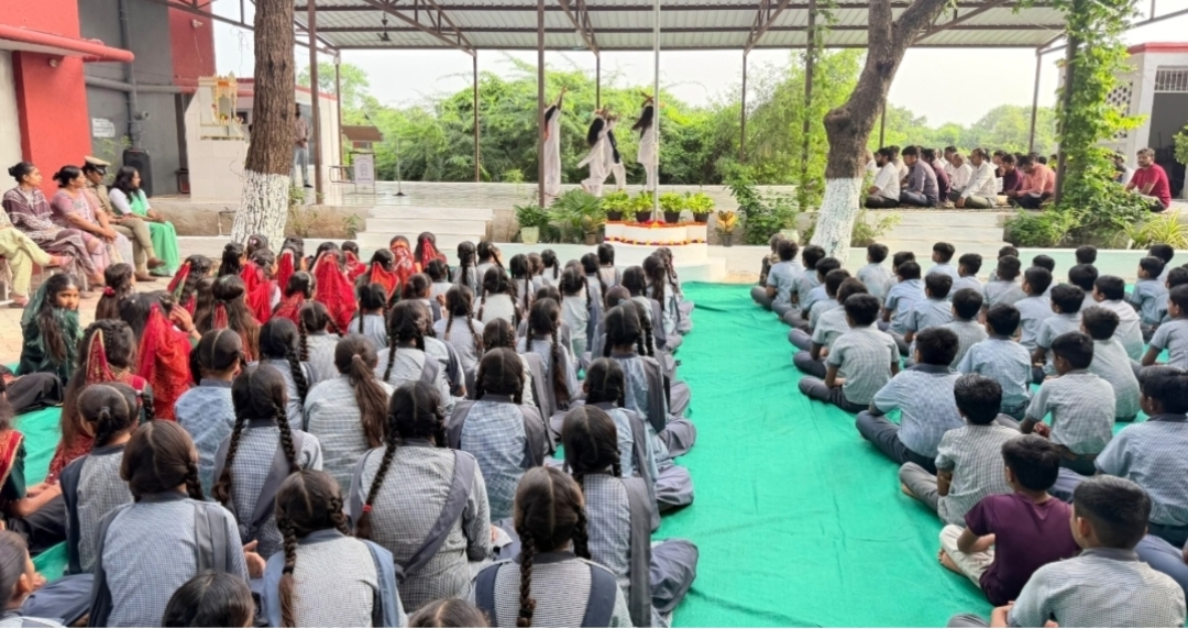 ગઢડા તાલુકાની શ્રીરામપરા પ્રાથમિક શાળા ખાતે રાષ્ટ્રગાન અને સાંસ્કૃતિક કાર્યક્રમો સાથે 80મા સ્વાતંત્ર્ય પર્વની ઉજવણી કરવામાં આવી 