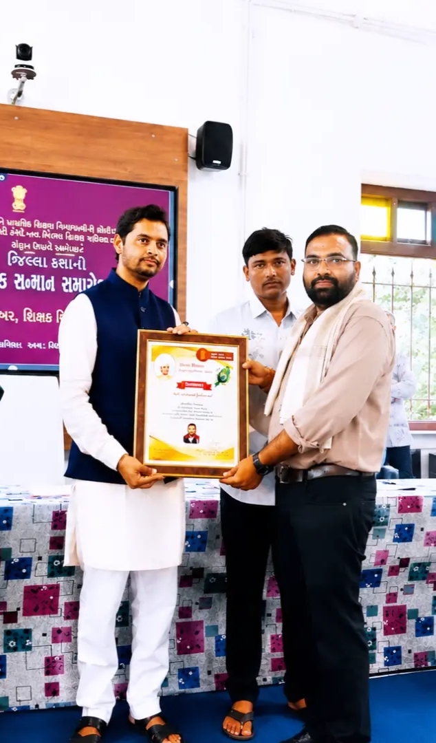 ગોકળપર પ્રાથમિક શાળાના શિક્ષક મૂળ જસદણના અશોકભાઈ જોશીનૅ  સાંસદ જીતેન્દ્રભાઈ કણઝારીયા ના હસ્તે શ્રેષ્ઠ શિક્ષક પારિતોષિક એવોર્ડ એનાયત 