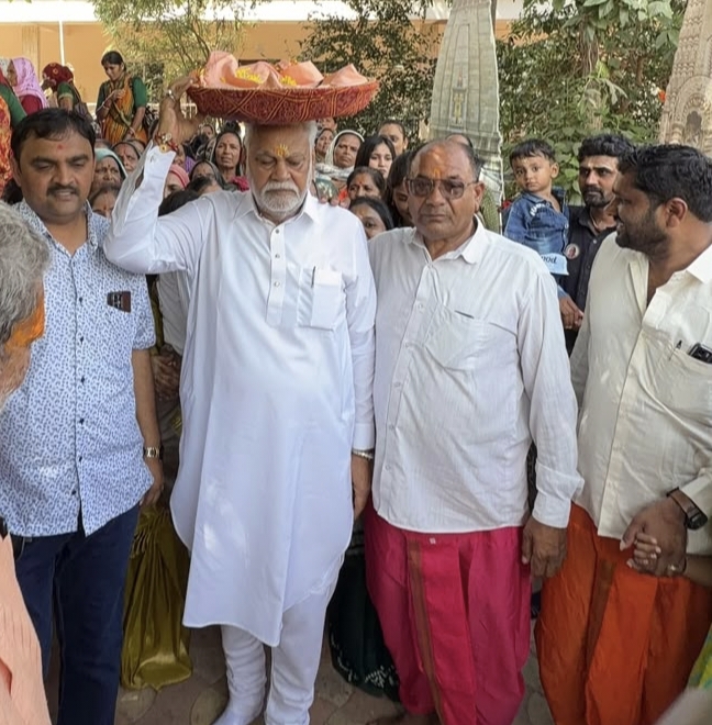ભાયાણી તથા ધાનાણી પરિવાર દ્વારા ઘેલા સોમનાથને ધ્વજા રોહણ  મહાપૂજા  બ્રહ્મચૉરાસીના ધાર્મિક કાર્યમાં  સાંસદ પરસોતમભાઈ ઍ હાજરી આપી 