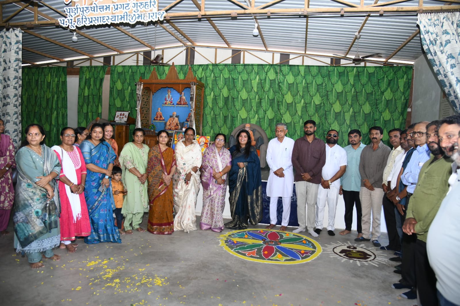 જસદણના અક્ષરધામ ખાતે ‘આંગણ ઉત્સવ’ યોજાયો મંત્રી કુંવરજીભાઈ બાવળીયા ના હસ્તે આંગણવાડીનાં બહેનોનું સન્માન તથા અભિવાદન કરાયું
