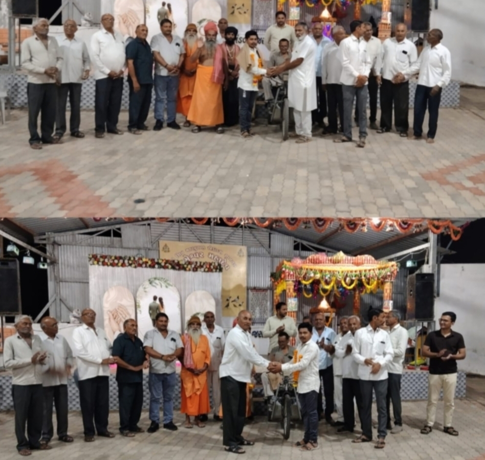 જસદણ પાલિકાના વર્ગ ચાર ના કર્મચારી ભરતભાઈ ગોહિલને શિક્ષકની પોસ્ટ  મળતા રામેશ્વર મંદિર ખાતે પૂર્વ નગરપતિ ભરતભાઈ છાયાણી સહિત આગેવાનો સાધુ સંતો દ્વારા સન્માન