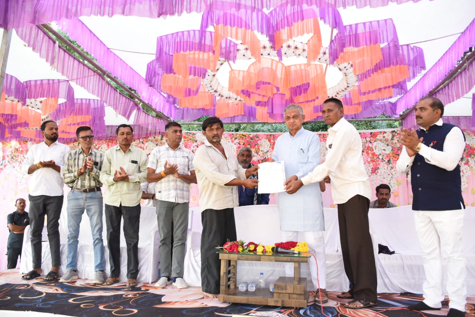વિંછીયાના કોટડા ગામે ૧૦૦ ચો.વારના પ્લોટના ૧૫ લાભાર્થીઓને સનદ વિતરણ  માલિકીના અધિકાર,  સુરક્ષા અને સ્વાભિમાનનું પ્રતીક કેબિનેટ મંત્રી કુંવરજીભાઈ બાવળીયા