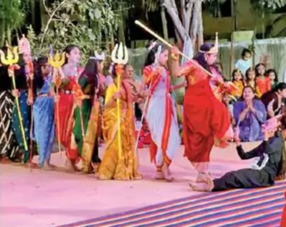 જસદણની સોલિટેર સોસાયટીમાં માં 35 બાળાઑએ સાક્ષાત દેવી જગદંબા સ્વરૂપ ધરી ગરબા લીધા  દાતાઓ દ્વારા રોજ નાસ્તો તથા લાહણી અપાય છે