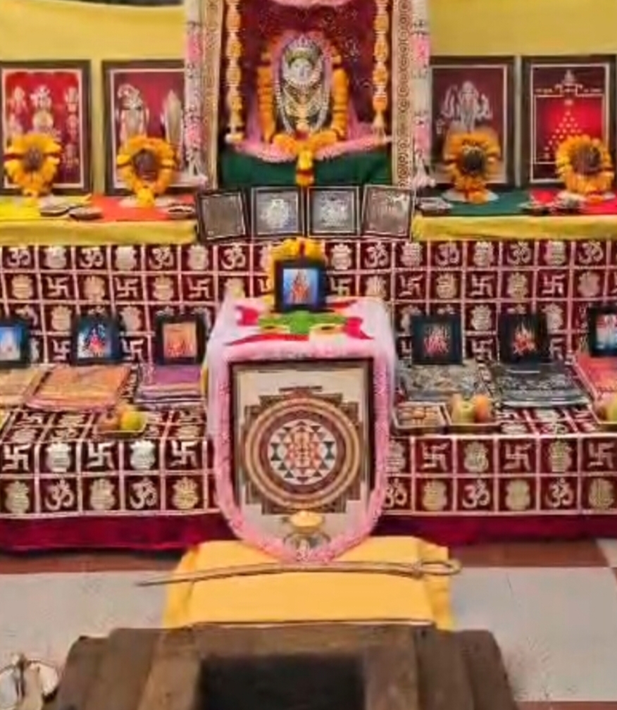 વિછીયાના પીપરડી ખાતે ત્રિવેદી પરિવારના કુળદેવી જગદંબા ભવાનીના મઢે બાર અનુષ્ઠાન 5100 કુમારીનુ પુજન કરાયું 