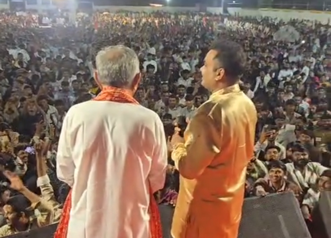 વિંછીયાના અમરાપુર શૈક્ષણિક સંકુલ ખાતે મંત્રી કુંવરજીભાઈ પ્રેરિત શરદપૂનમની પૂર્વ સંધ્યાએ હજારો ખેલૈયાઓ જીગ્નેશ કવિરાજના સુરે ઝુમ્યા 
